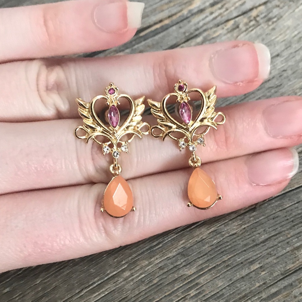 ❤️ 3/$25 Gold plated dangle earrings with hearts and wings anime jewelry winged